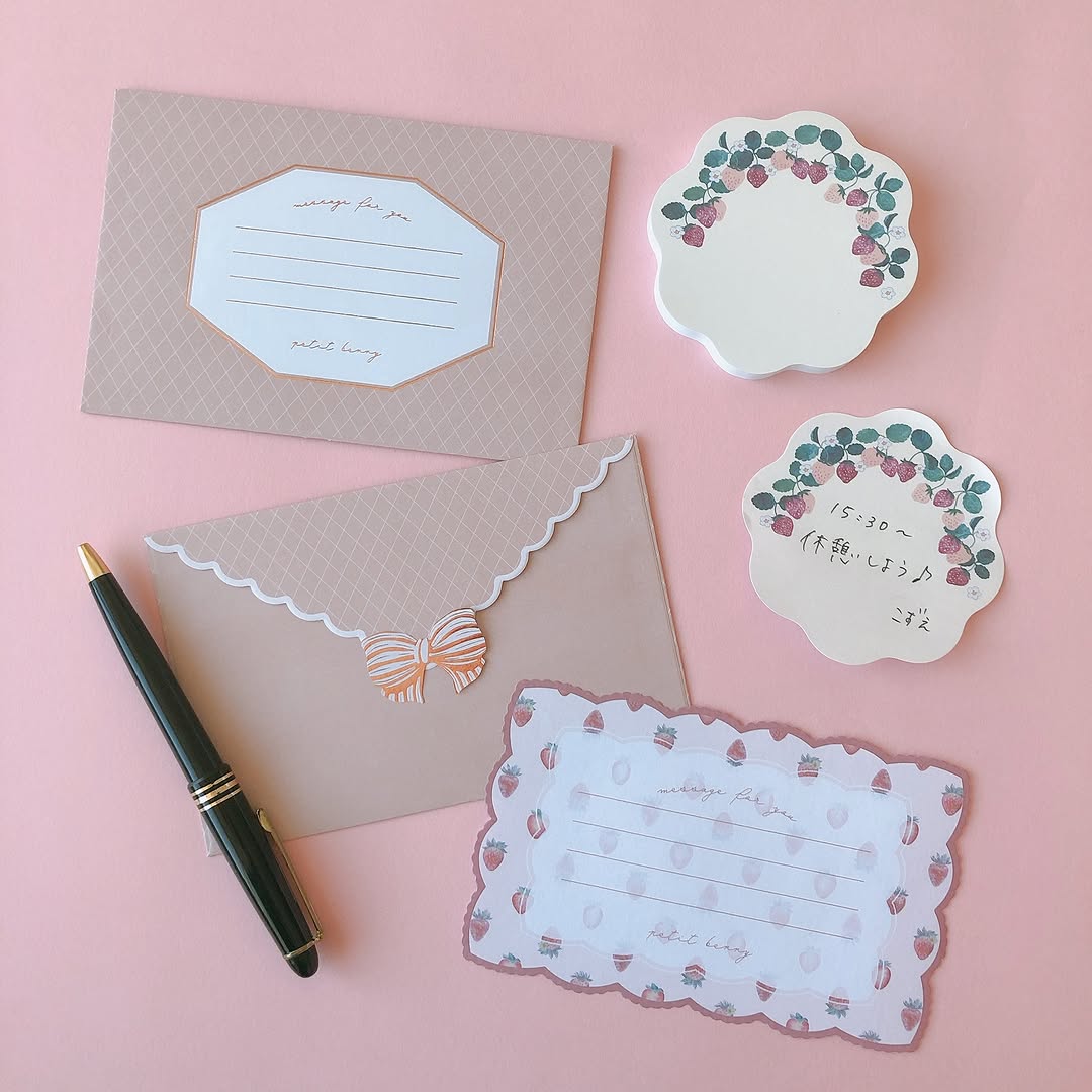 キャンドゥ ベリー柄のレターセットと付箋
