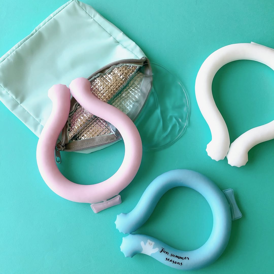 キャンドゥのクールネックバンドとポーチ