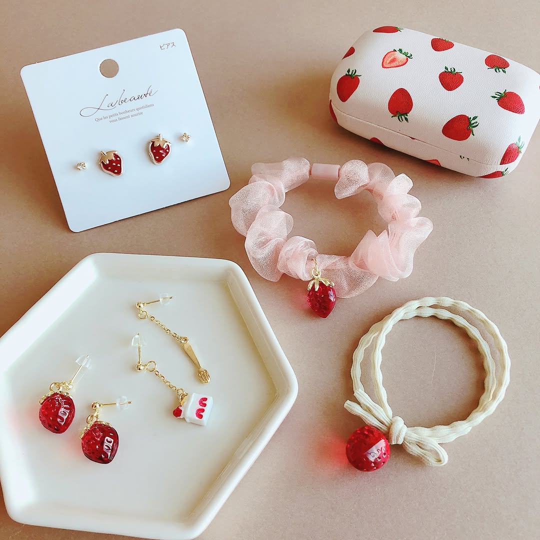 キャンドゥ いちごアクセサリー