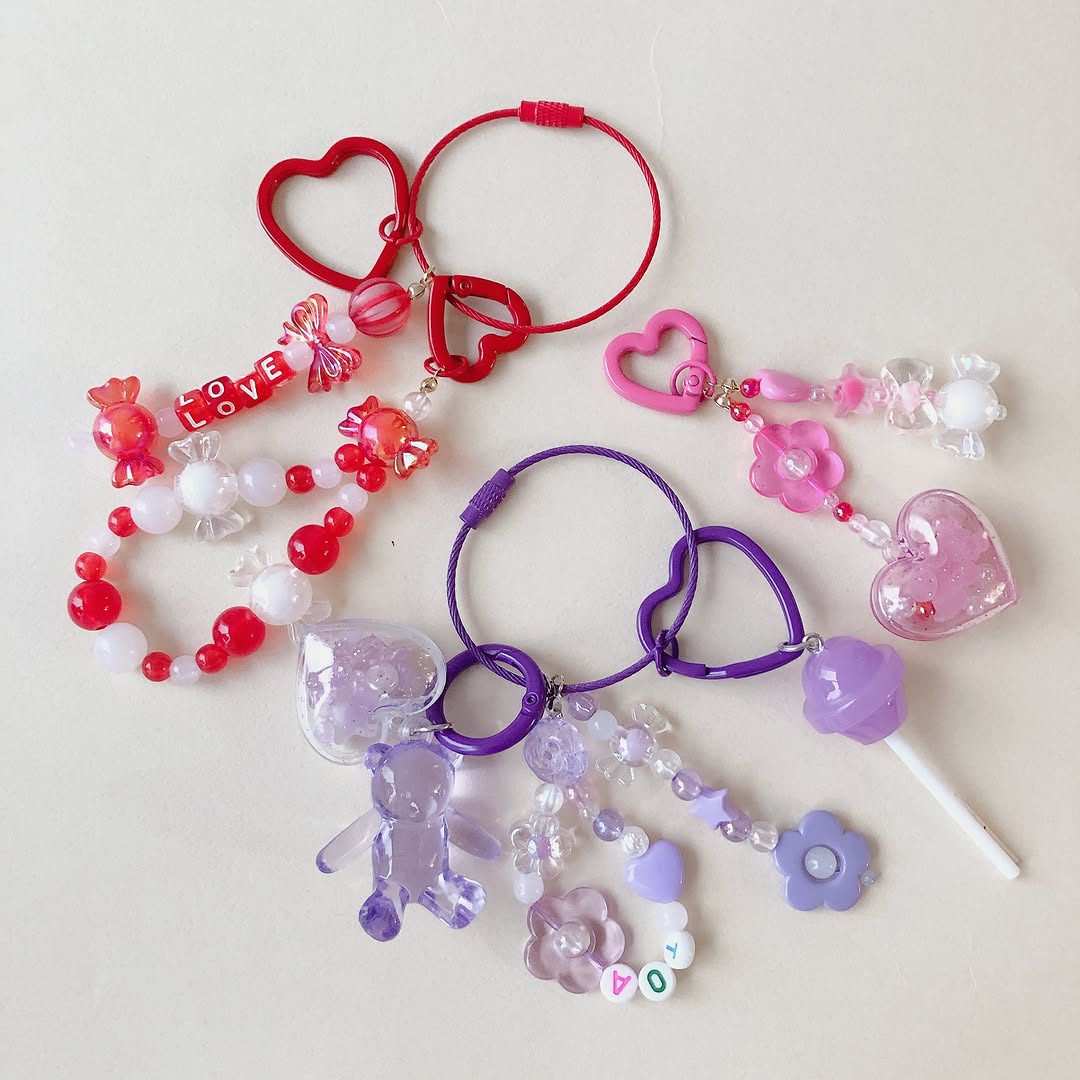 キャンドゥ キーホルダーパーツ ビーズ 推し色