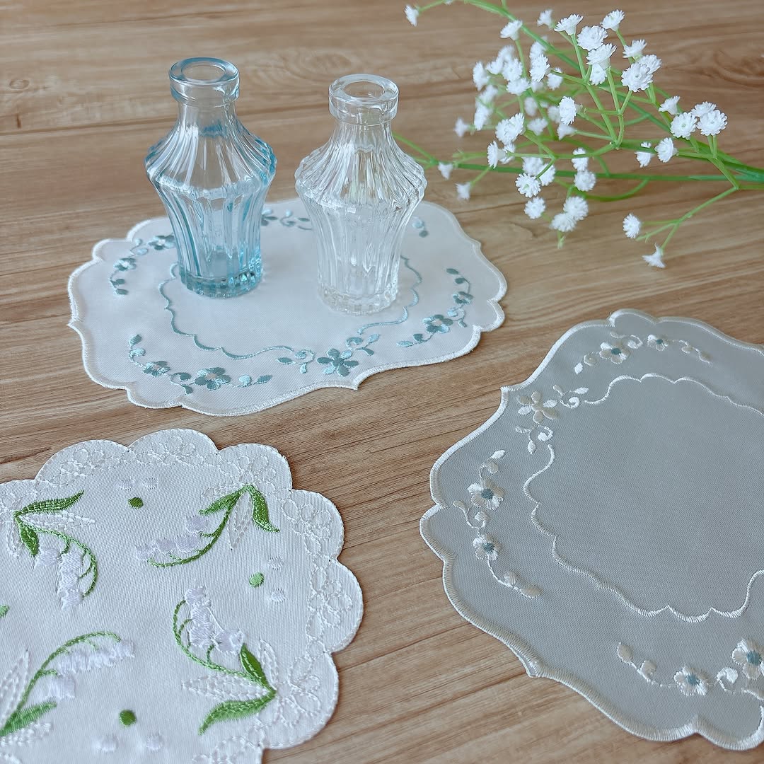 キャンドゥ 刺繍マット ガラスベース