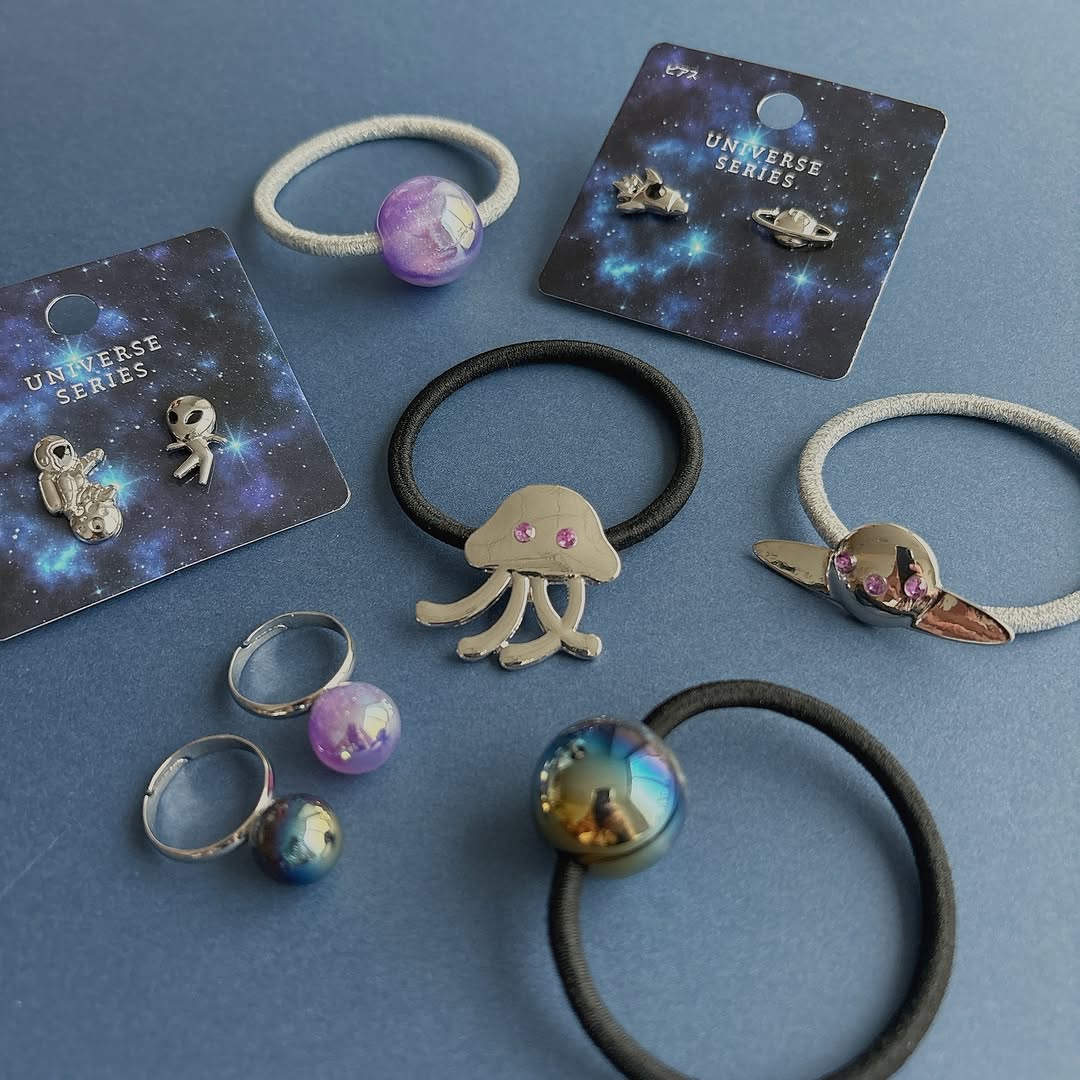 キャンドゥ 宇宙モチーフアクセサリー