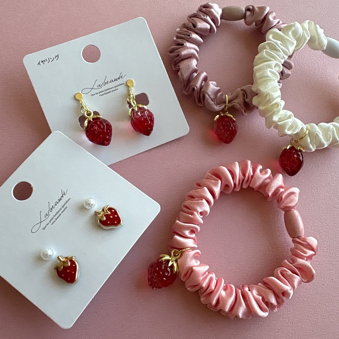 Аксессуары с клубничным мотивом: обзор товаров 2026 года