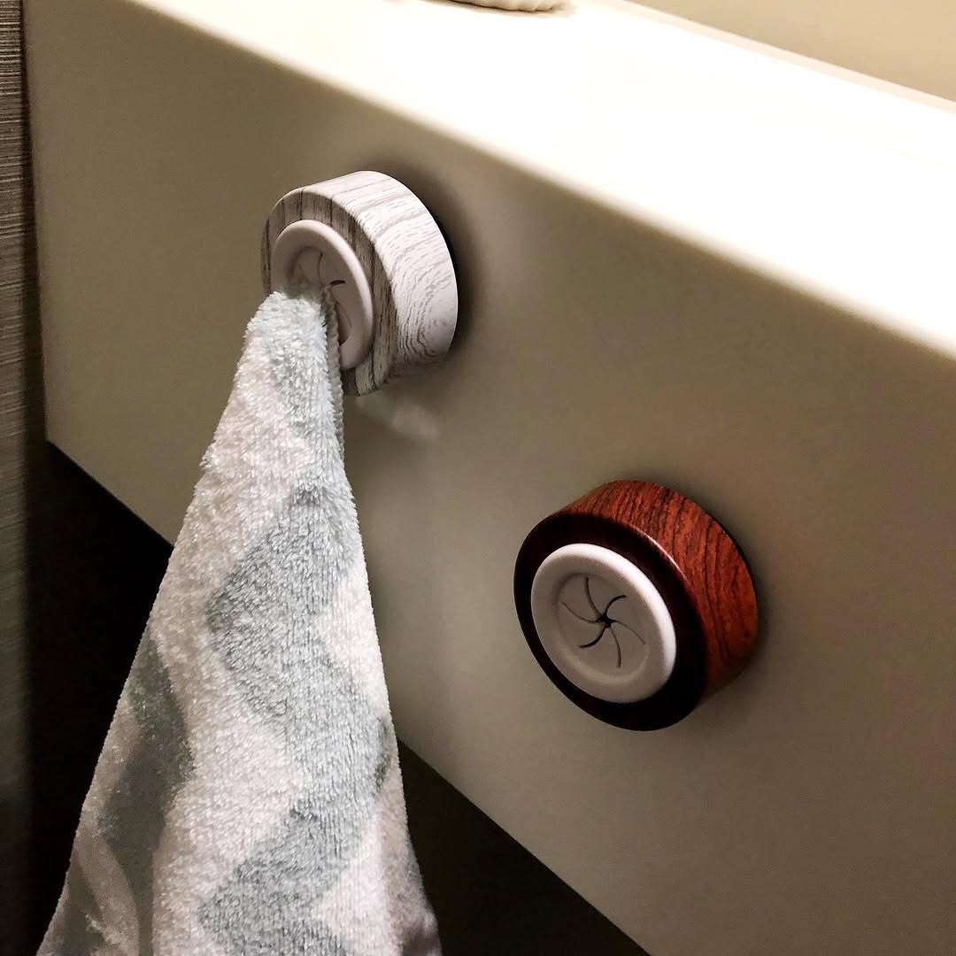 キャンドゥのタオルホルダー木目調