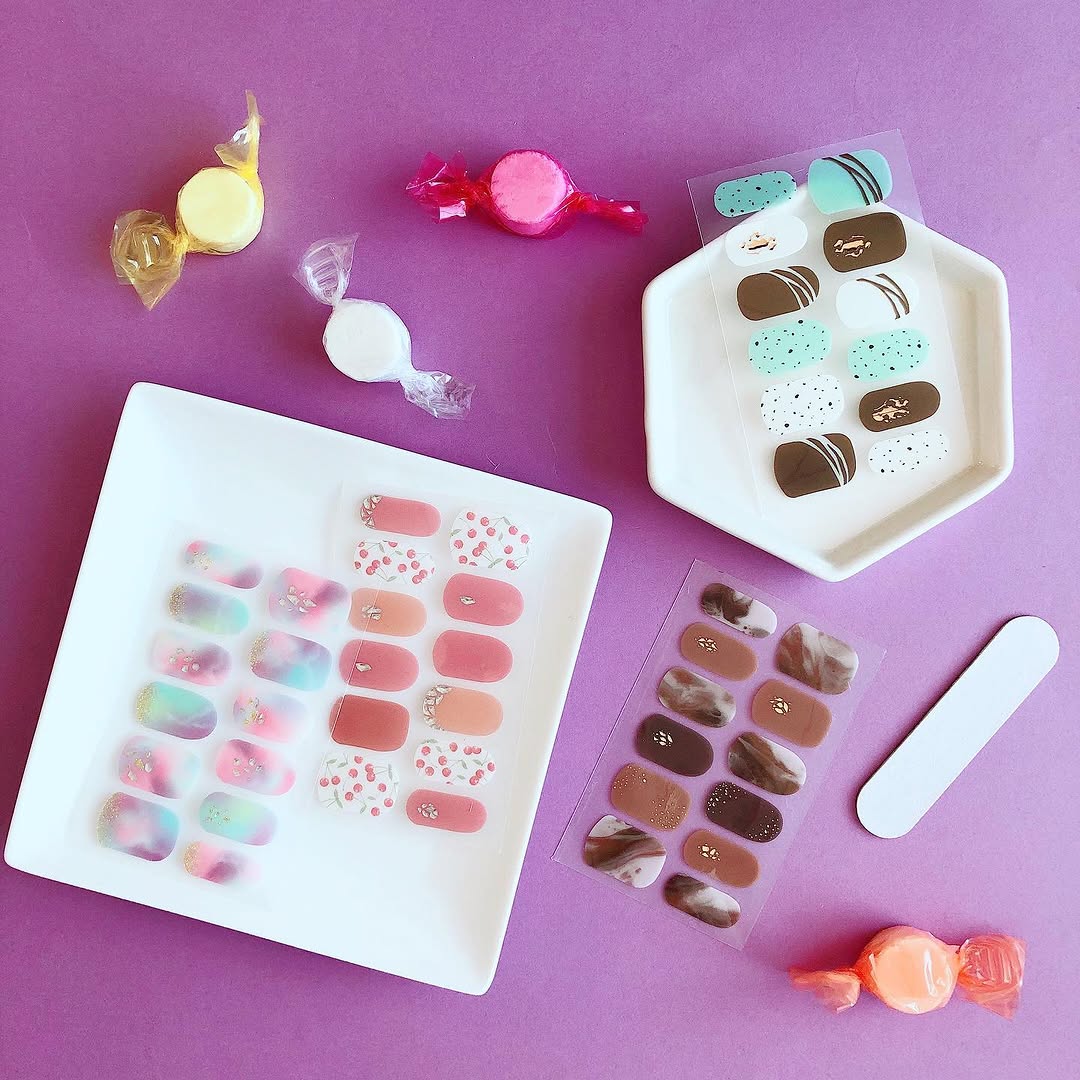 キャンドゥのジェル風ネイルシール(ハンド)スイーツネイル