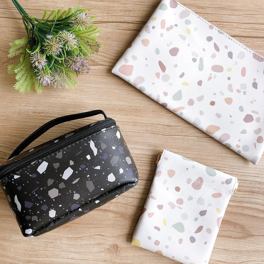 キャンドゥ テラゾー柄ポーチと巾着袋